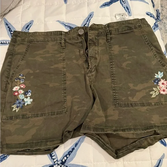 DRIFTWOOD Floral Embroidered Jean Shorts - Picture 2 of 6